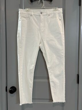 LOFT NWOT White Cropped Ankle Jeans with Raw Hem